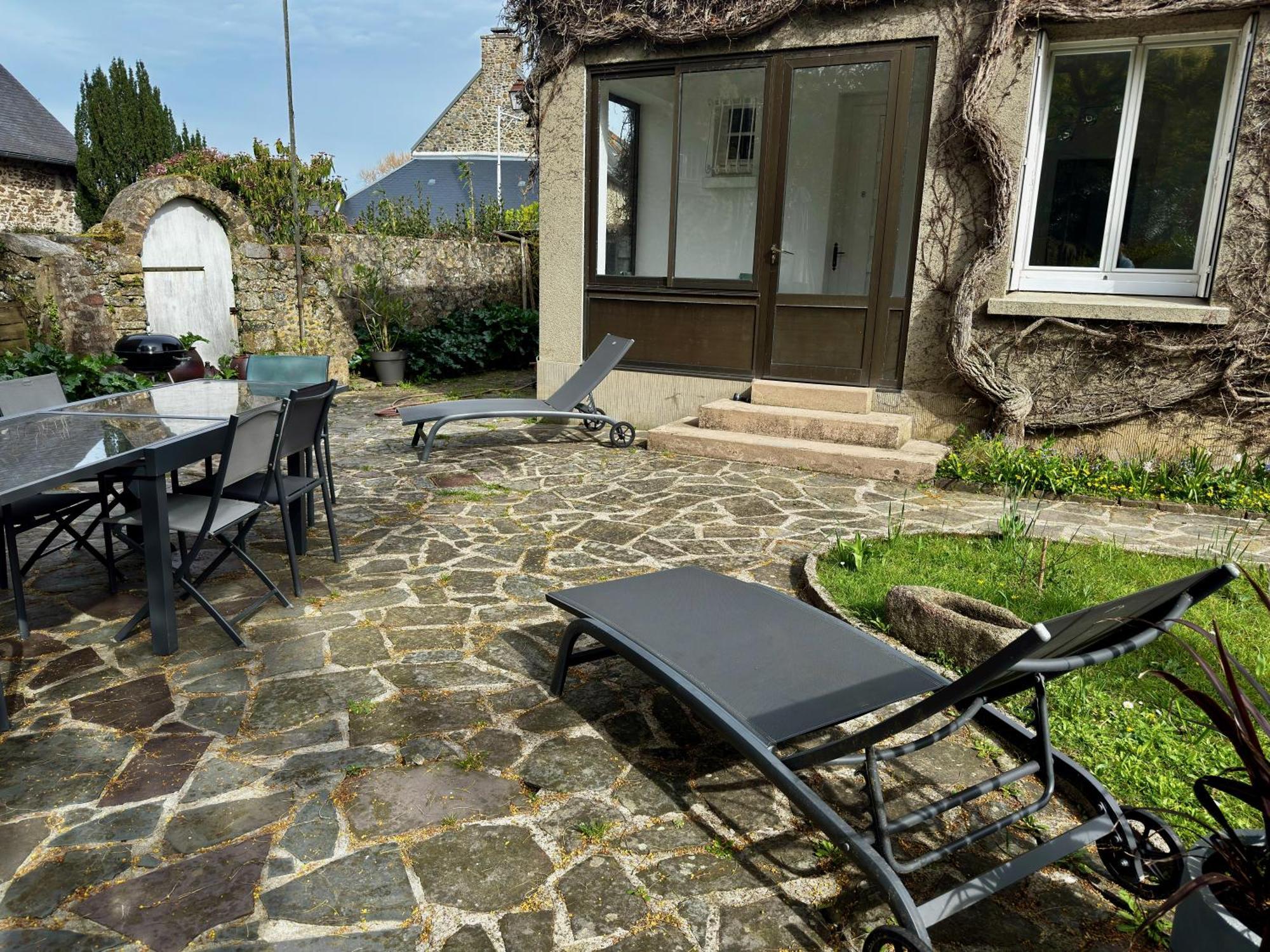 La Triolette, maison chaleureuse, indépendante et refaite à neuf dans le Vieux Coutainville, tourisme ou télétravail Agon-Coutainville Esterno foto
